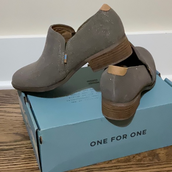 Toms shaye slip ons. Size 9. NEW - Picture 4 of 7